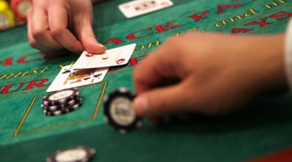 Online Blackjack Strategy Guide: Learn the Rules, Use Basic Strategy and Manage Every Bet with Greater Control